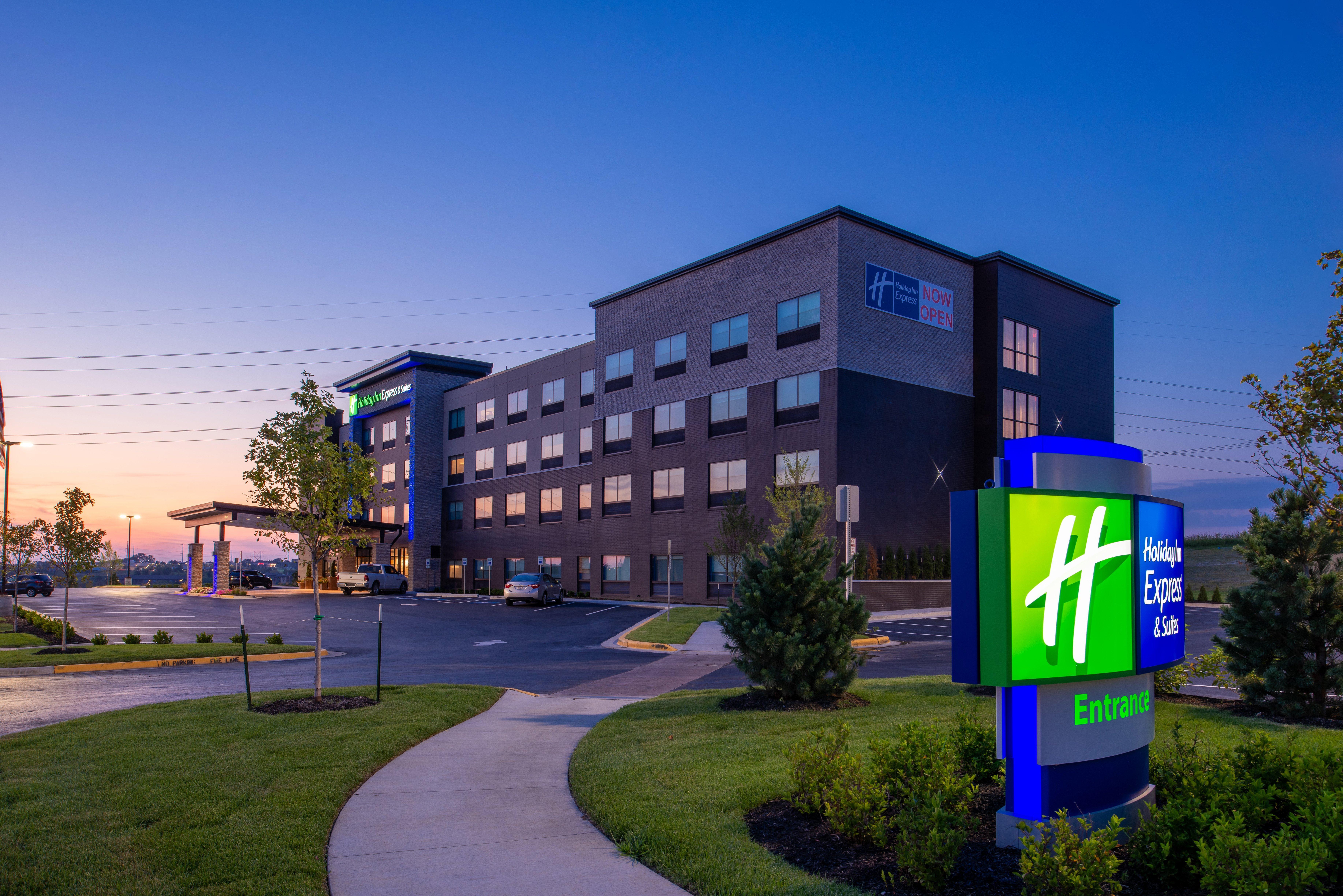 Holiday Inn Express & Suites - Olathe West By Ihg Exterior photo